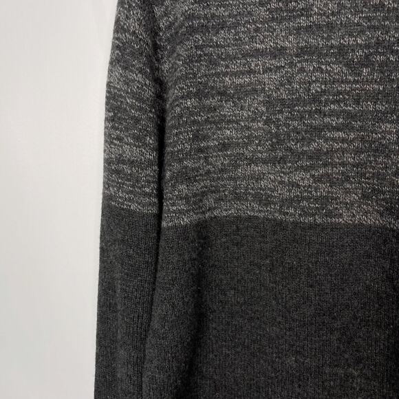 Club Monaco Mens Medium Gray Colorblock Crew Neck Sweater Button Shoulder Detail - Picture 5 of 6